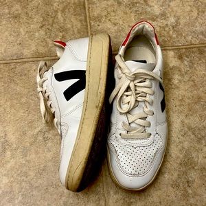 VEJA Woman’s sneakers size 5